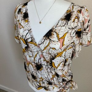 Gorgeous boutique floral wrap top!